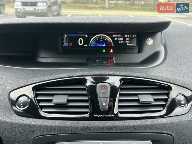 Белый Рено Гранд Сценик, объемом двигателя 1.5 л и пробегом 241 тыс. км за 9500 $, фото 33 на Automoto.ua