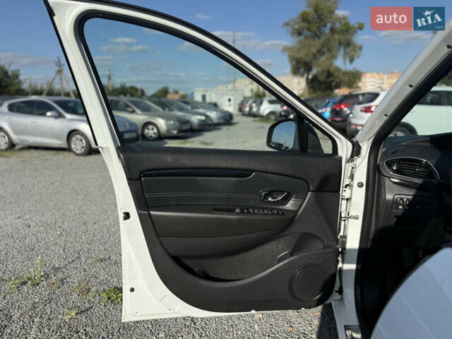 Белый Рено Гранд Сценик, объемом двигателя 1.6 л и пробегом 205 тыс. км за 9999 $, фото 14 на Automoto.ua