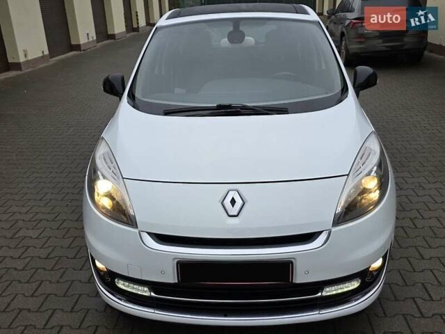 Белый Рено Гранд Сценик, объемом двигателя 1.6 л и пробегом 305 тыс. км за 7999 $, фото 5 на Automoto.ua