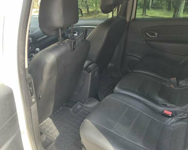 Белый Рено Гранд Сценик, объемом двигателя 1.5 л и пробегом 287 тыс. км за 8400 $, фото 31 на Automoto.ua