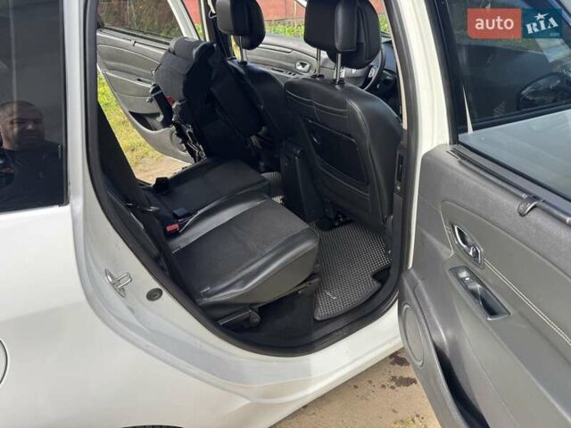 Рено Гранд Сценик 2013 в Калуше на Automoto.ua Белый Рено Гранд Сценик, объемом двигателя 1.5 л и пробегом 273 тыс. км за 7900 $, фото 18 на Automoto.ua