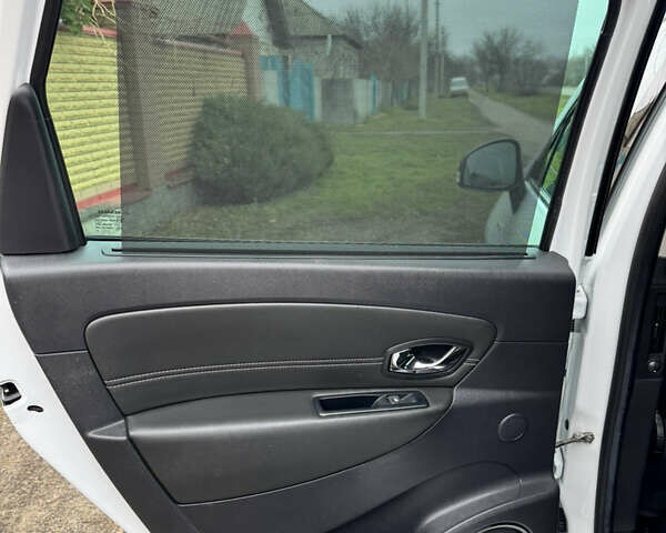 Белый Рено Гранд Сценик, объемом двигателя 1.6 л и пробегом 162 тыс. км за 10500 $, фото 59 на Automoto.ua