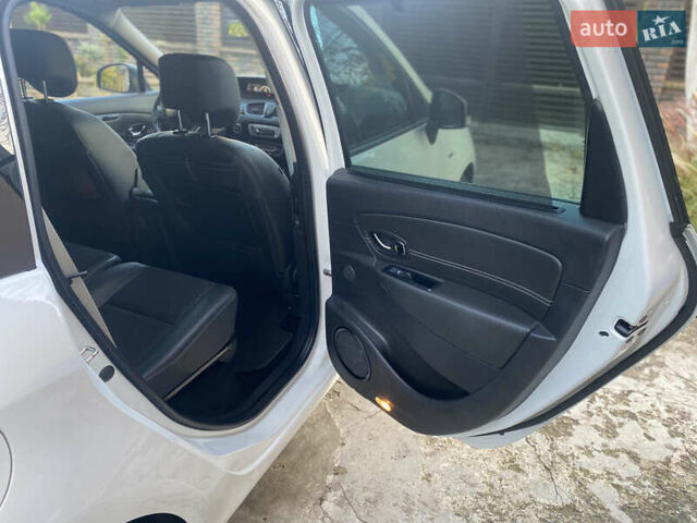 Рено Гранд Сценик 2013 в Ровно на Automoto.ua Белый Рено Гранд Сценик, объемом двигателя 1.5 л и пробегом 269 тыс. км за 9400 $, фото 24 на Automoto.ua