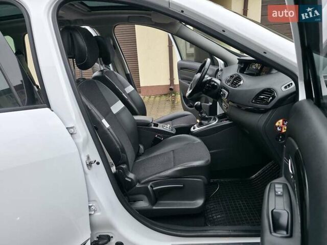 Белый Рено Гранд Сценик, объемом двигателя 1.6 л и пробегом 228 тыс. км за 8777 $, фото 52 на Automoto.ua