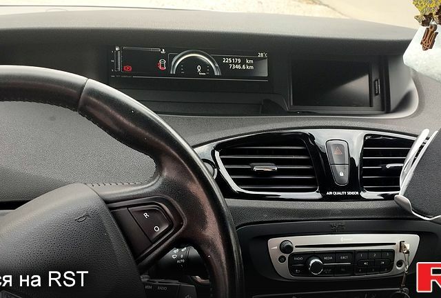 Белый Рено Гранд Сценик, объемом двигателя 1.5 л и пробегом 225 тыс. км за 9500 $, фото 2 на Automoto.ua