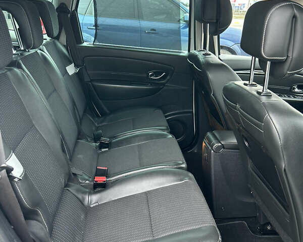 Белый Рено Гранд Сценик, объемом двигателя 1.5 л и пробегом 241 тыс. км за 9500 $, фото 14 на Automoto.ua