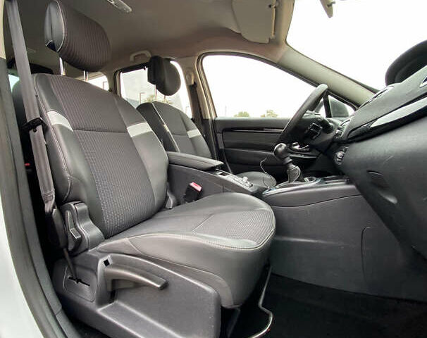 Білий Рено Гранд Сценік, об'ємом двигуна 1.5 л та пробігом 215 тис. км за 8400 $, фото 17 на Automoto.ua