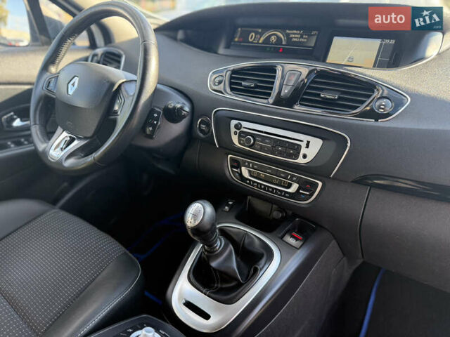 Белый Рено Гранд Сценик, объемом двигателя 1.6 л и пробегом 205 тыс. км за 9999 $, фото 43 на Automoto.ua