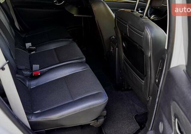 Білий Рено Гранд Сценік, об'ємом двигуна 1.2 л та пробігом 177 тис. км за 6999 $, фото 10 на Automoto.ua