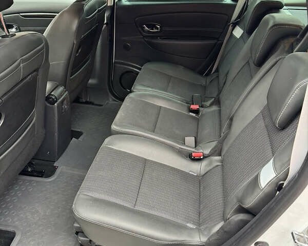 Белый Рено Гранд Сценик, объемом двигателя 1.6 л и пробегом 162 тыс. км за 10500 $, фото 58 на Automoto.ua