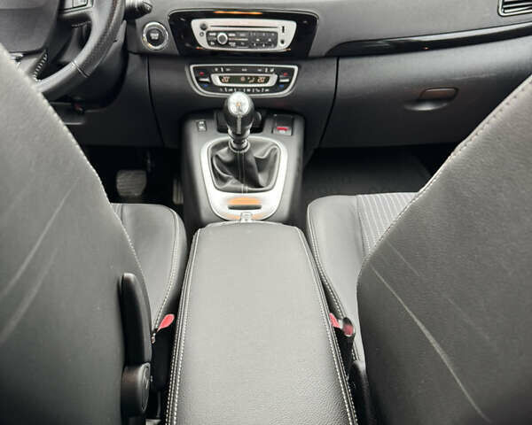 Белый Рено Гранд Сценик, объемом двигателя 1.6 л и пробегом 162 тыс. км за 10500 $, фото 55 на Automoto.ua