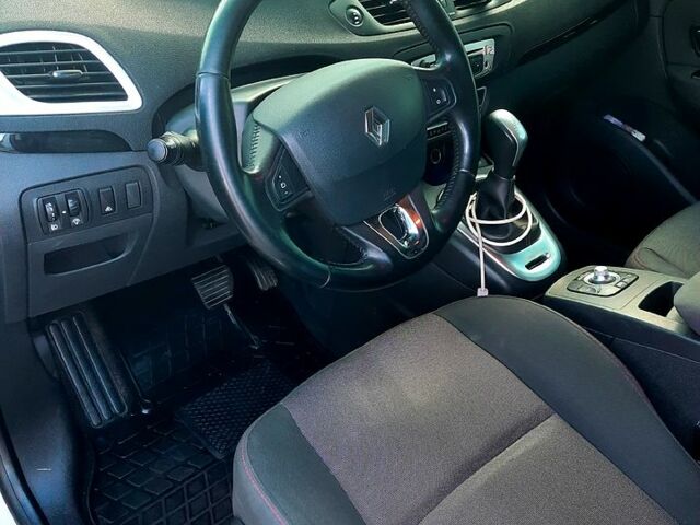 Белый Рено Гранд Сценик, объемом двигателя 1.5 л и пробегом 0 тыс. км за 9500 $, фото 5 на Automoto.ua