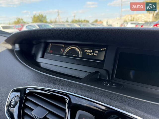 Белый Рено Гранд Сценик, объемом двигателя 1.6 л и пробегом 205 тыс. км за 9999 $, фото 31 на Automoto.ua