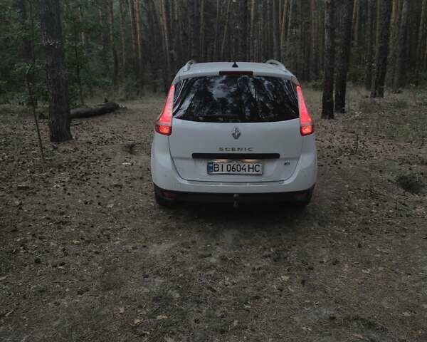 Белый Рено Гранд Сценик, объемом двигателя 1.5 л и пробегом 287 тыс. км за 8400 $, фото 1 на Automoto.ua