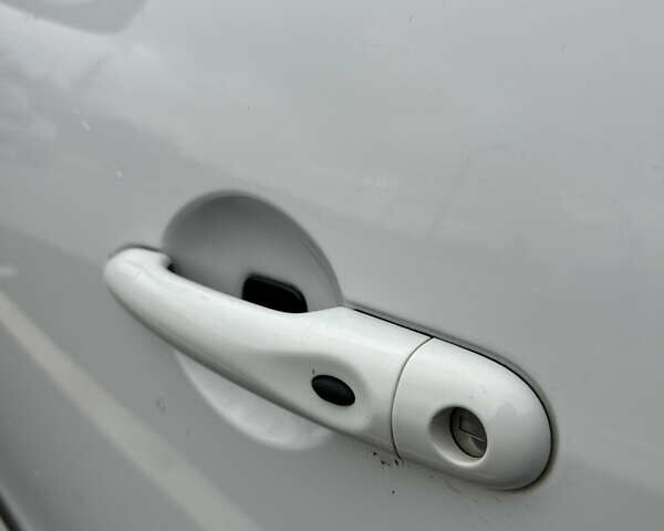 Белый Рено Гранд Сценик, объемом двигателя 1.5 л и пробегом 241 тыс. км за 9500 $, фото 123 на Automoto.ua