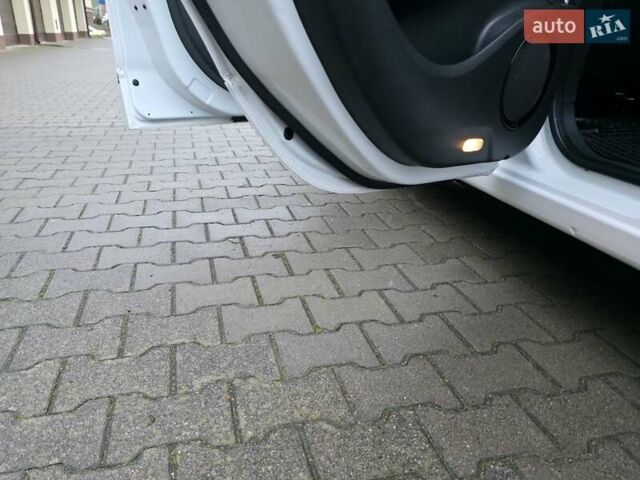 Белый Рено Гранд Сценик, объемом двигателя 1.6 л и пробегом 228 тыс. км за 8777 $, фото 44 на Automoto.ua