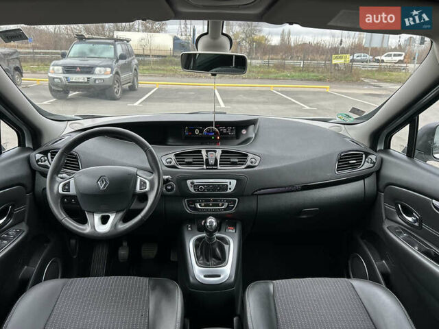 Белый Рено Гранд Сценик, объемом двигателя 1.5 л и пробегом 241 тыс. км за 9500 $, фото 10 на Automoto.ua