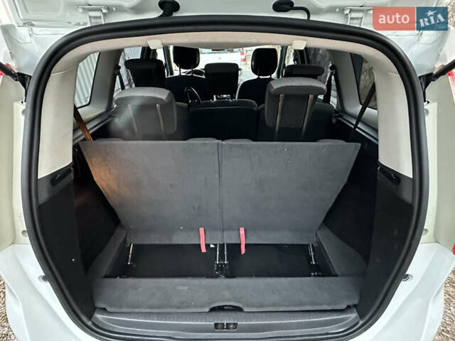 Белый Рено Гранд Сценик, объемом двигателя 1.5 л и пробегом 232 тыс. км за 7950 $, фото 18 на Automoto.ua