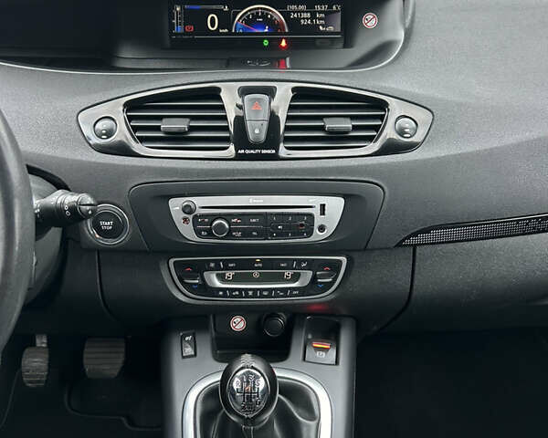 Белый Рено Гранд Сценик, объемом двигателя 1.5 л и пробегом 241 тыс. км за 9500 $, фото 19 на Automoto.ua