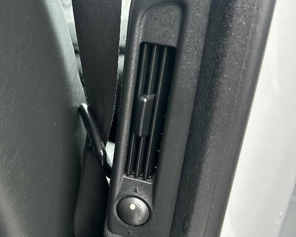 Белый Рено Гранд Сценик, объемом двигателя 1.5 л и пробегом 241 тыс. км за 9500 $, фото 118 на Automoto.ua