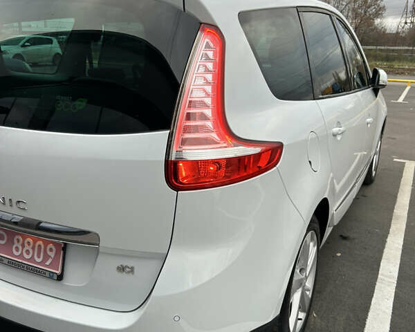 Белый Рено Гранд Сценик, объемом двигателя 1.5 л и пробегом 241 тыс. км за 9500 $, фото 136 на Automoto.ua