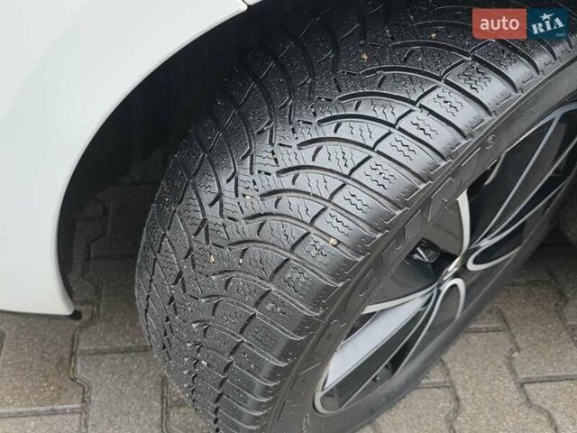 Белый Рено Гранд Сценик, объемом двигателя 1.6 л и пробегом 305 тыс. км за 7999 $, фото 22 на Automoto.ua