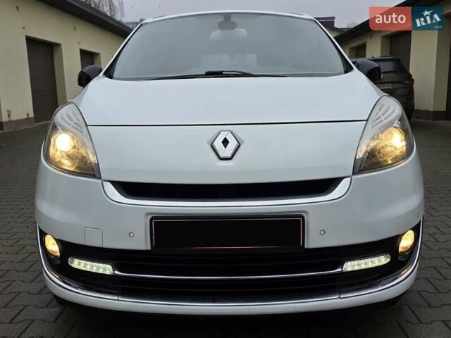 Белый Рено Гранд Сценик, объемом двигателя 1.6 л и пробегом 305 тыс. км за 7999 $, фото 4 на Automoto.ua