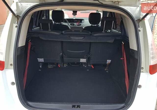 Білий Рено Гранд Сценік, об'ємом двигуна 1.5 л та пробігом 277 тис. км за 8100 $, фото 4 на Automoto.ua