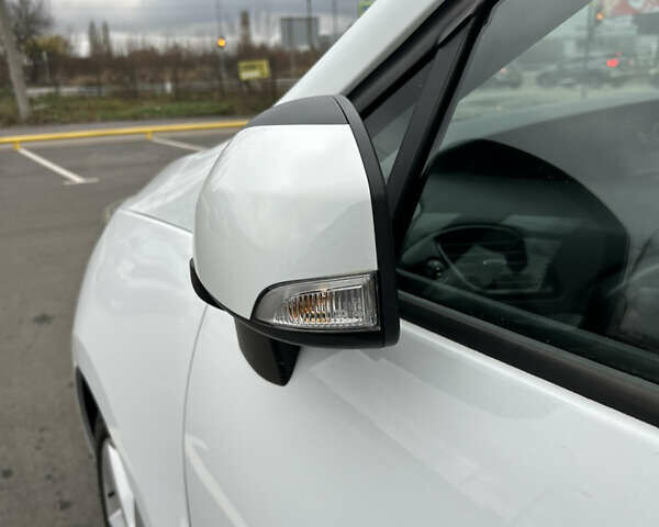 Белый Рено Гранд Сценик, объемом двигателя 1.5 л и пробегом 241 тыс. км за 9500 $, фото 121 на Automoto.ua