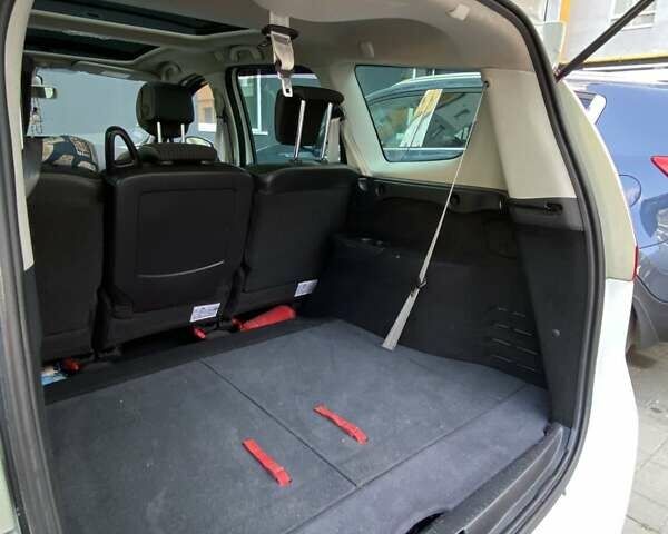 Белый Рено Гранд Сценик, объемом двигателя 1.5 л и пробегом 257 тыс. км за 9000 $, фото 19 на Automoto.ua