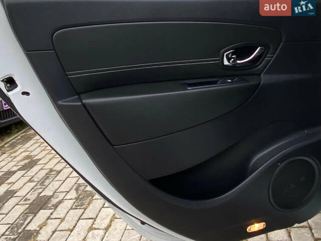 Белый Рено Гранд Сценик, объемом двигателя 1.5 л и пробегом 215 тыс. км за 8700 $, фото 25 на Automoto.ua