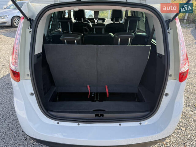 Белый Рено Гранд Сценик, объемом двигателя 1.6 л и пробегом 205 тыс. км за 9999 $, фото 39 на Automoto.ua