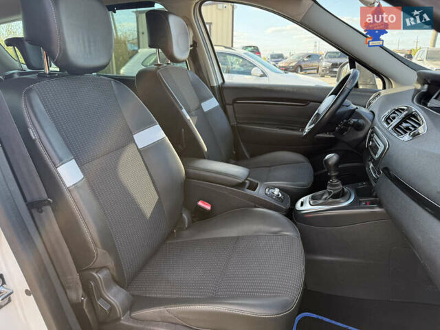 Белый Рено Гранд Сценик, объемом двигателя 1.6 л и пробегом 205 тыс. км за 9999 $, фото 29 на Automoto.ua