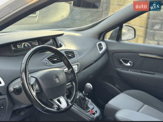 Белый Рено Гранд Сценик, объемом двигателя 1.5 л и пробегом 232 тыс. км за 8500 $, фото 18 на Automoto.ua