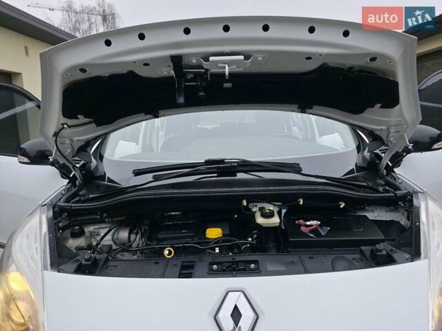 Белый Рено Гранд Сценик, объемом двигателя 1.6 л и пробегом 228 тыс. км за 8777 $, фото 25 на Automoto.ua