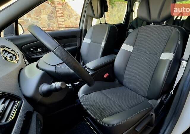 Білий Рено Гранд Сценік, об'ємом двигуна 1.2 л та пробігом 177 тис. км за 6999 $, фото 5 на Automoto.ua