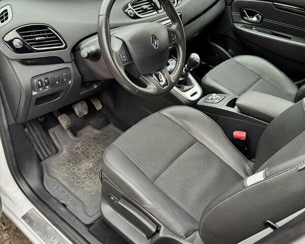 Белый Рено Гранд Сценик, объемом двигателя 1.6 л и пробегом 162 тыс. км за 10500 $, фото 50 на Automoto.ua