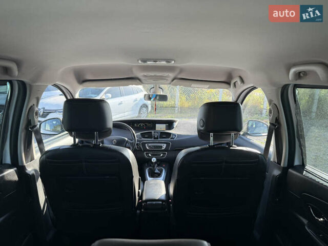 Белый Рено Гранд Сценик, объемом двигателя 1.6 л и пробегом 205 тыс. км за 9999 $, фото 40 на Automoto.ua