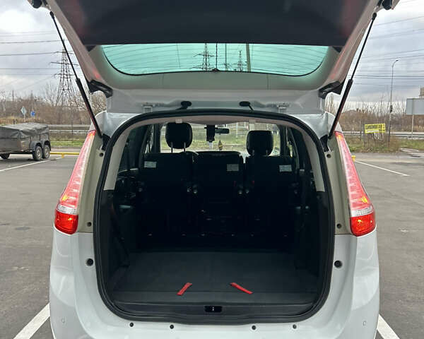 Белый Рено Гранд Сценик, объемом двигателя 1.5 л и пробегом 241 тыс. км за 9500 $, фото 132 на Automoto.ua