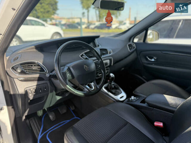 Белый Рено Гранд Сценик, объемом двигателя 1.6 л и пробегом 205 тыс. км за 9999 $, фото 16 на Automoto.ua