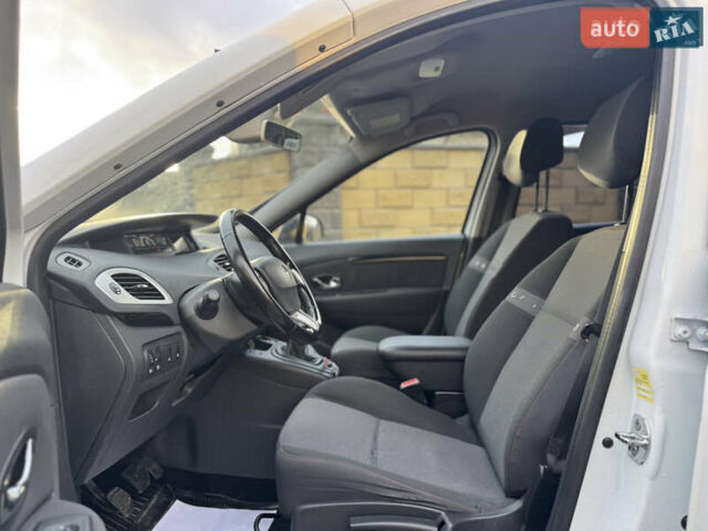 Белый Рено Гранд Сценик, объемом двигателя 1.5 л и пробегом 232 тыс. км за 8500 $, фото 19 на Automoto.ua