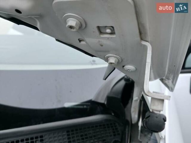 Белый Рено Гранд Сценик, объемом двигателя 1.6 л и пробегом 228 тыс. км за 8777 $, фото 29 на Automoto.ua