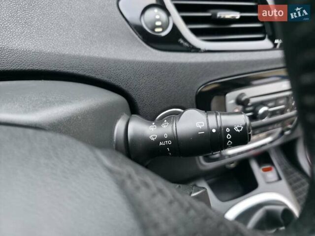 Белый Рено Гранд Сценик, объемом двигателя 1.6 л и пробегом 228 тыс. км за 8777 $, фото 60 на Automoto.ua