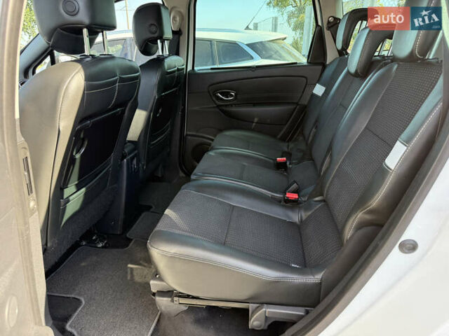 Белый Рено Гранд Сценик, объемом двигателя 1.6 л и пробегом 205 тыс. км за 9999 $, фото 22 на Automoto.ua