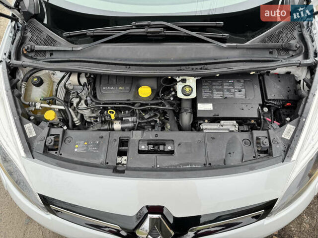 Белый Рено Гранд Сценик, объемом двигателя 1.6 л и пробегом 162 тыс. км за 10500 $, фото 76 на Automoto.ua
