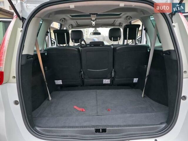 Белый Рено Гранд Сценик, объемом двигателя 1.6 л и пробегом 305 тыс. км за 7999 $, фото 31 на Automoto.ua