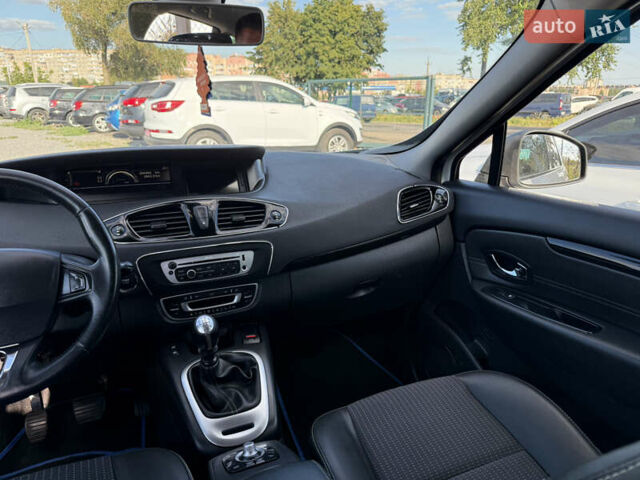 Белый Рено Гранд Сценик, объемом двигателя 1.6 л и пробегом 205 тыс. км за 9999 $, фото 19 на Automoto.ua