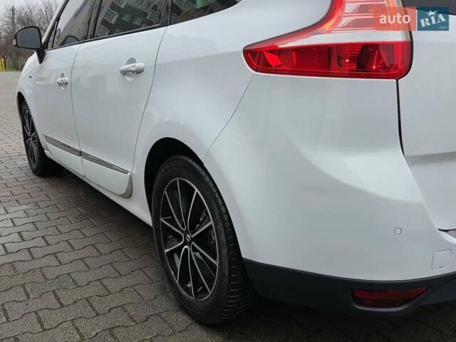 Белый Рено Гранд Сценик, объемом двигателя 1.6 л и пробегом 228 тыс. км за 8777 $, фото 21 на Automoto.ua