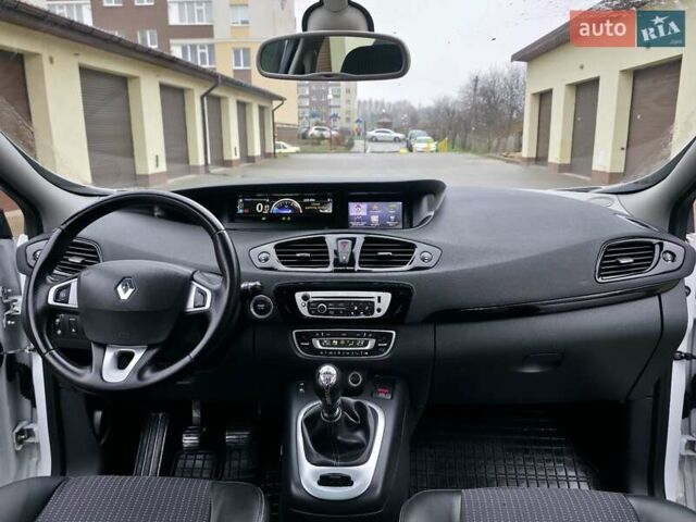 Белый Рено Гранд Сценик, объемом двигателя 1.6 л и пробегом 228 тыс. км за 8777 $, фото 38 на Automoto.ua