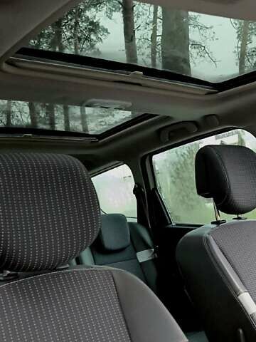 Білий Рено Гранд Сценік, об'ємом двигуна 1.5 л та пробігом 212 тис. км за 9350 $, фото 4 на Automoto.ua